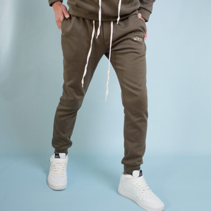 brown jogger portada